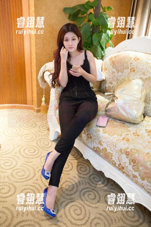 推女郎-王明明 推女郎 - 随意舒展与定制风格:王明明瑜伽图片中的完美身姿令我瞠目结舌!
