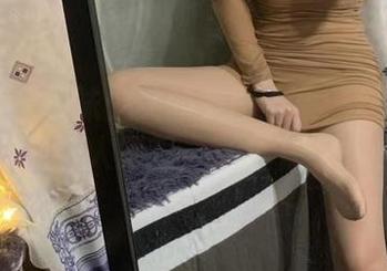 微密圈 - 提袜少女的美图合集：丝袜故事，总能引人深思，甚至有点小心跳