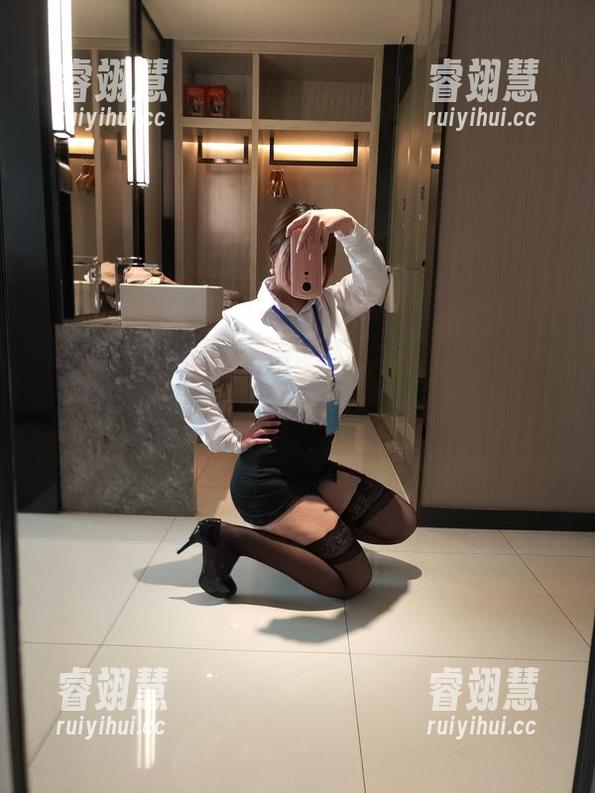 无颜小天使wy 无颜小天使wy的原图合集——今天的颜颜只想懒惰,不想认真加班!