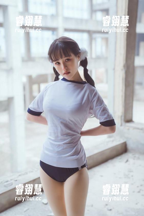 晕崽Zz 晕崽Zz的女友写真集:一瞬间让人心跳加速!