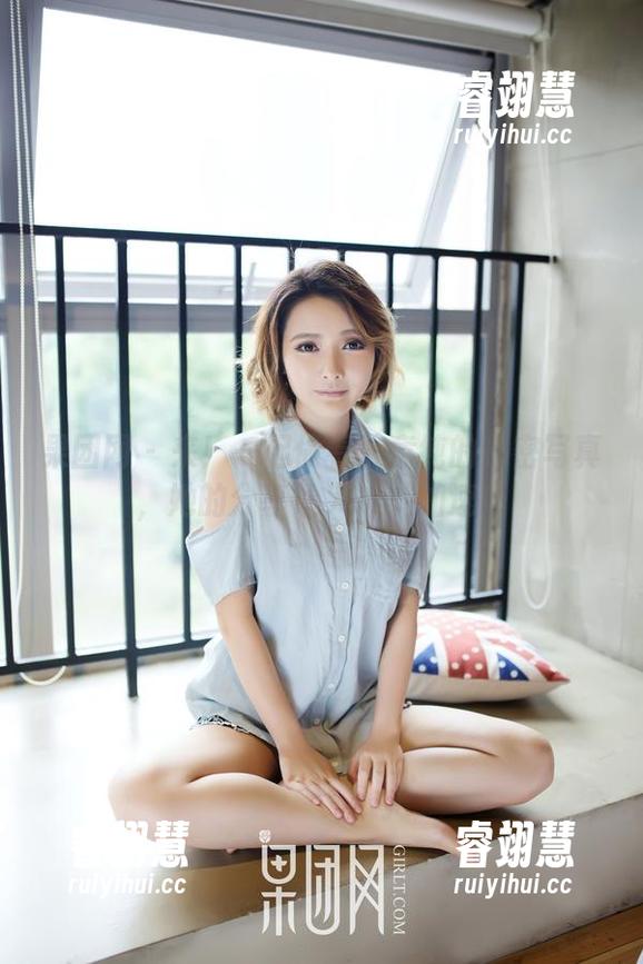 果团网 - 来！一起偷看尹意纯的秘密写真，她的分享让人心跳加速！