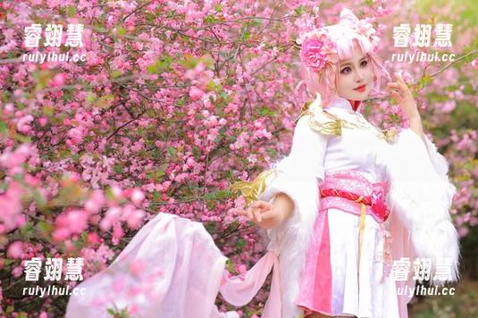最新桃暖酱办公室写真合集，让你领悟什么叫“职场诱惑”。