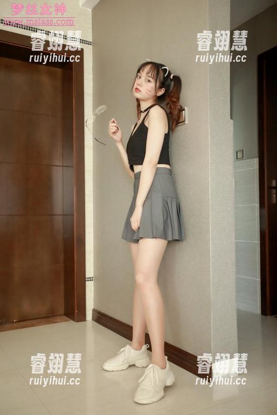 梦丝女神-香萱 梦丝女神 - 香萱泳装写真,高清又迷人,夏天的气息都快溢出来了!