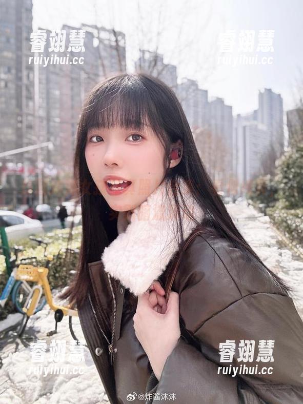 炸酱沐沐 炸酱沐沐女孩写真照片合集:看似纯真,实则暗流涌动