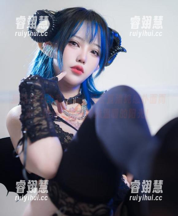 狐洛洛子全套登场，黑长直清纯感扑面而来，仿佛是梦里那抹温暖的阳光！