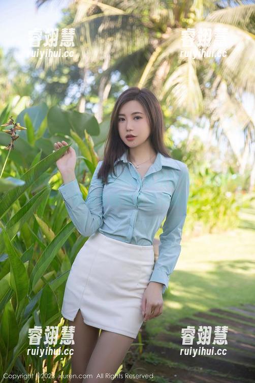 秀人网-Arude薇薇 秀人网 - Arude薇薇的私拍图包:美腿美臀,时尚与幽默的完美结合!