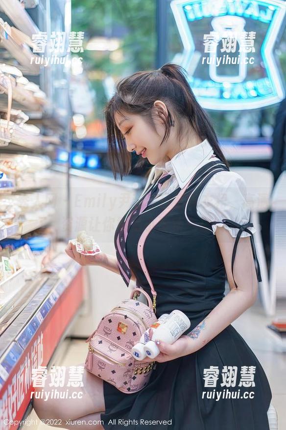 秀人网-Emily尹菲 秀人网 - Emily尹菲今日穿连衣裙,高清资源让你重温小清新气息!
