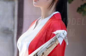 秀人网 - 短裙与姿态——MODEL伊若写真里的形体语言探秘
