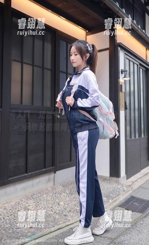 秀人网-lucky咏丹 秀人网 - 短裤中的lucky咏丹:分享那些风吹起的瞬间,套图带你领略!