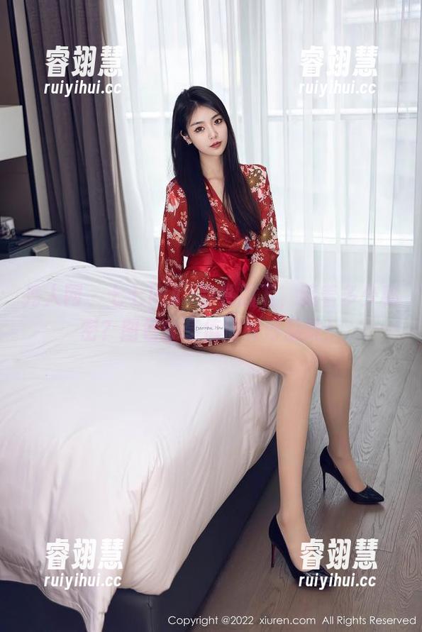 秀人网-七七kiko 秀人网 - 七七kiko的礼服下,藏着多少秘密?图包分享值得好好品味!