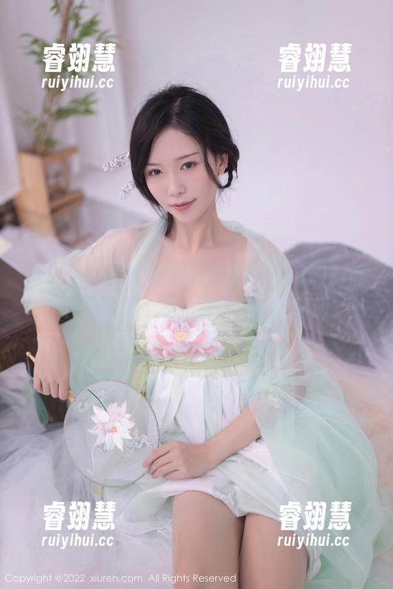 秀人网-优琪琪子yuki 秀人网 - 定制丝袜vs优琪琪子yuki的照片:到底哪个能把我迷得神魂颠倒?