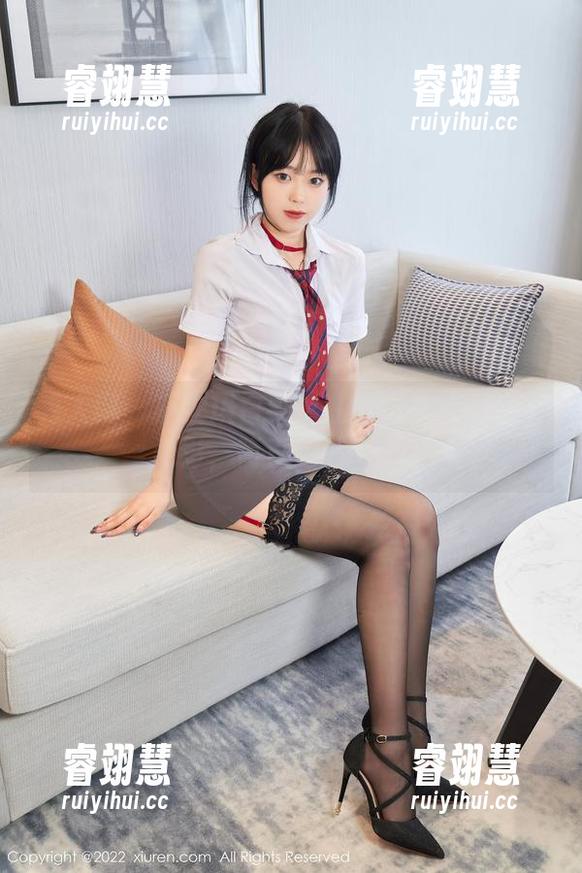 秀人网 - 唐安琪白衬衫私拍：那些轻柔的光影，简直是让人心动