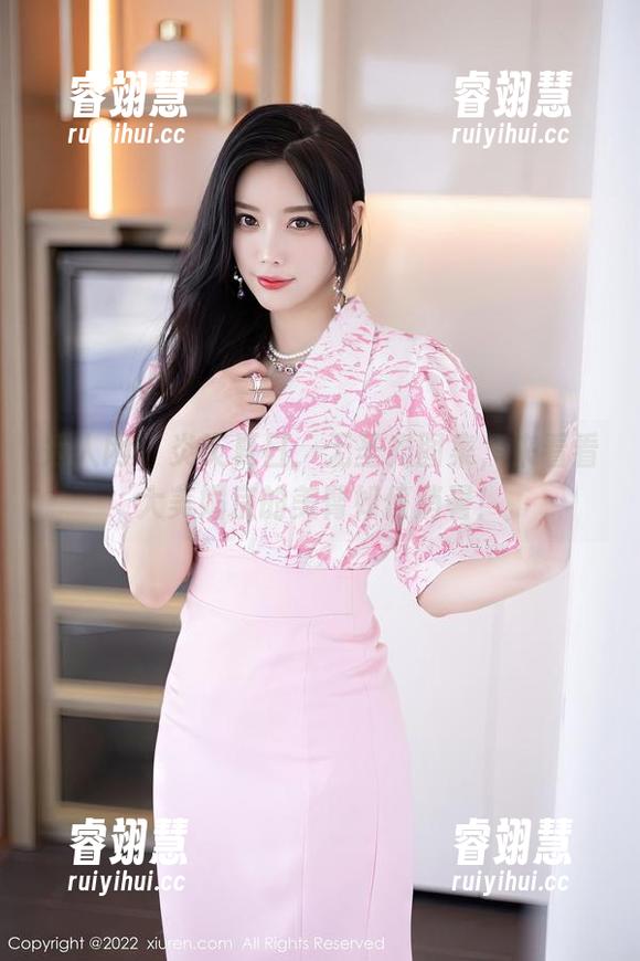 秀人网-大美媚京 秀人网 - 炎炎夏日,无圣光图集,来看看大美媚京的美臀如何消暑!