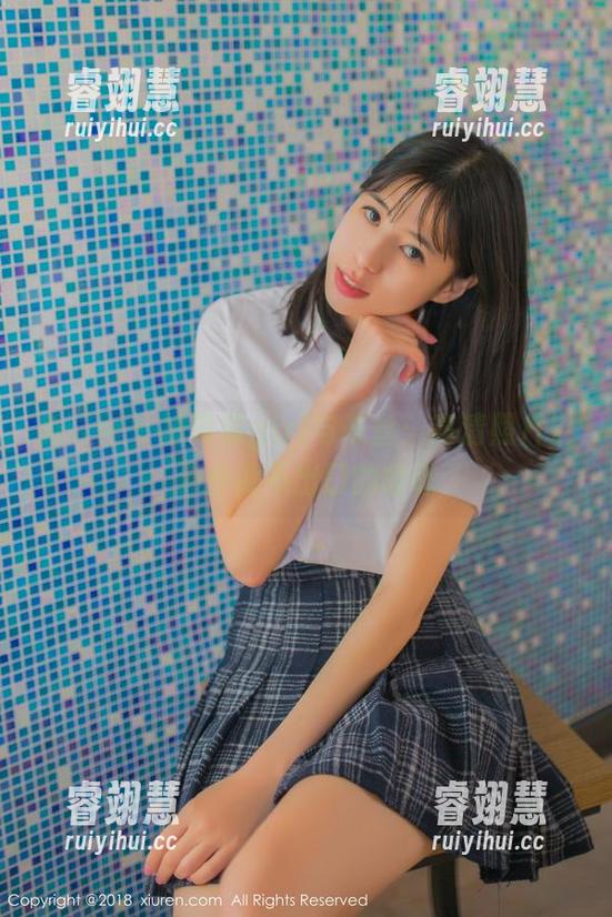 秀人网-拍黄瓜girl 秀人网 - 拍黄瓜girl与灰丝:高清照片中那些说不出口的暧昧