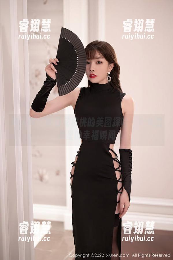 秀人网 - 明日花桃桃的美图探险：户外图集里的幸福瞬间