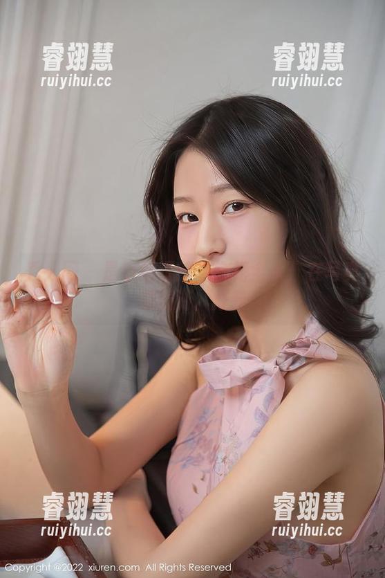 秀人网-是小逗逗 秀人网 - 是小逗逗的连衣裙全集:在写真里漫游、打转