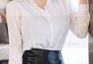 秀人网 - 泳衣写真里，月酱儿教你如何优雅地做浅水区的女神