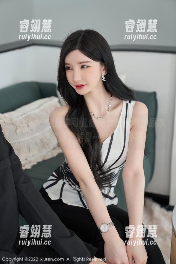 秀人网-李可儿 秀人网 - 定制李可儿的兔女郎图集,原本以为是清新,结果…唉,意外吧?