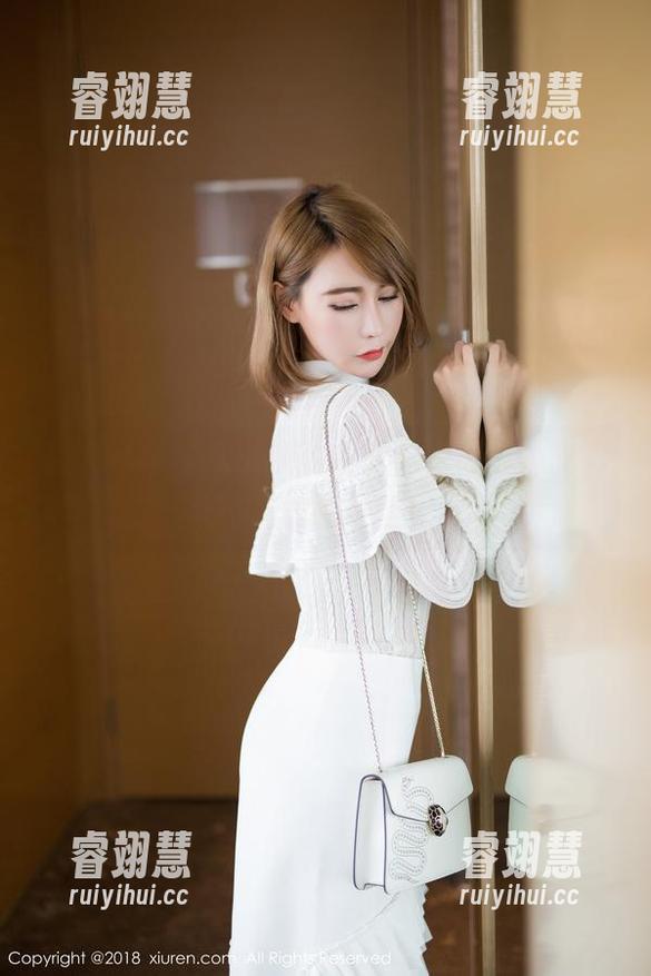 秀人网-清水美嘉 秀人网 - 清水美嘉的全套纯白写真,光影与肌肤的温柔碰撞。