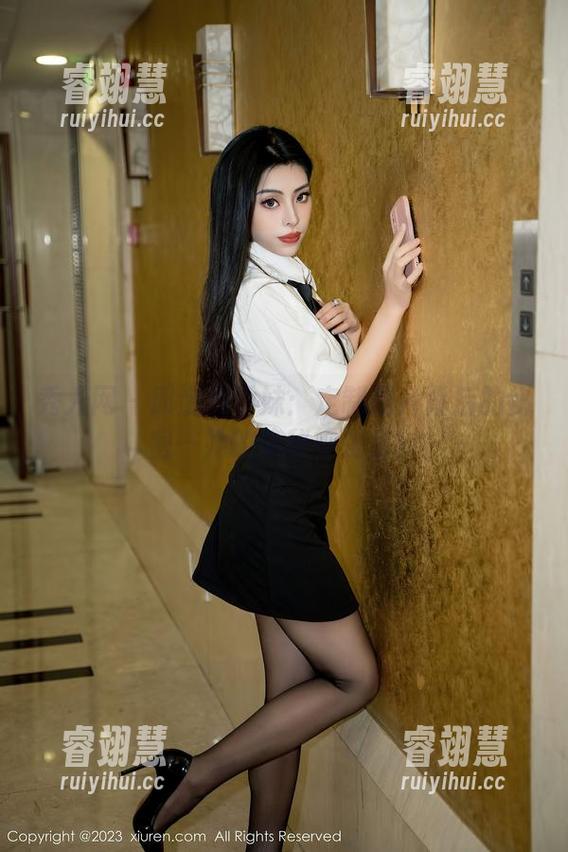 秀人网 - 邱淑贝学妹：定制图片背后的秘密—她的隐秘零食库！