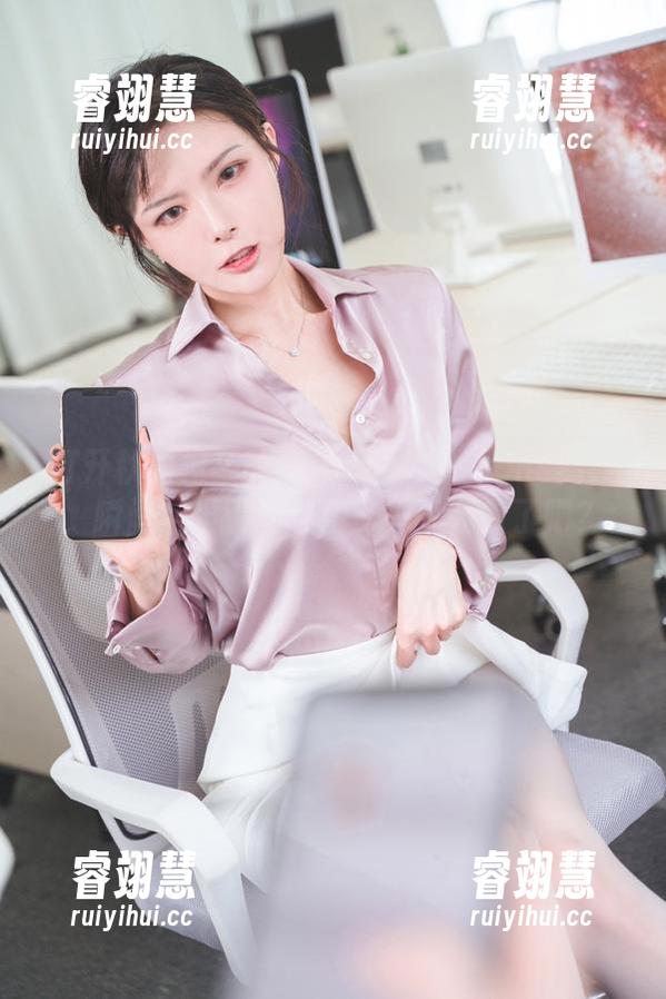 秋和柯基 打开秋和柯基的BUNNY兔女郎cos图册,瞬间被吸引!这姿势…太会撩了吧?