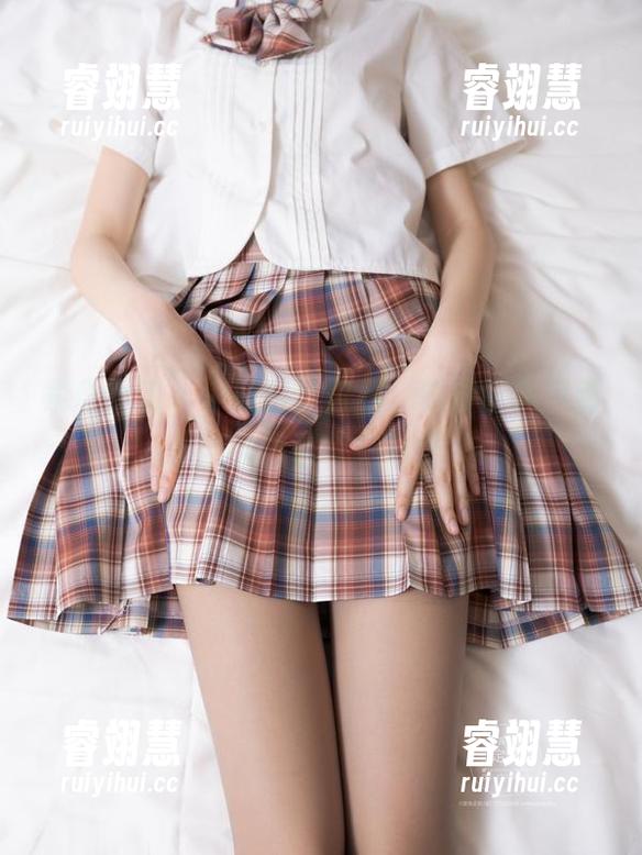 紧急企划 - 小婕白丝校服，原图记录下那些无法言说的瞬间