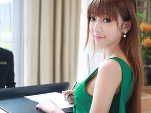 美媛馆 - 王馨瑶yanni图集私拍：长腿，光影，还有无法抗拒的气息