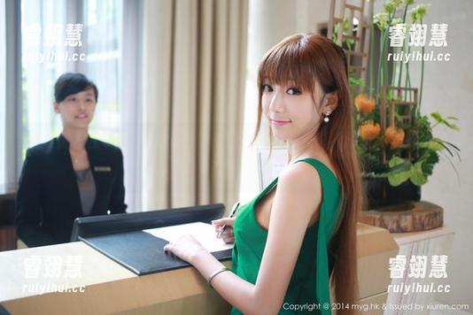 美媛馆-王馨瑶yanni 美媛馆 - 王馨瑶yanni图集私拍:长腿,光影,还有无法抗拒的气息