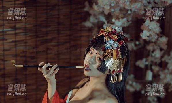芊川一笑MNK 美图集中营:芊川一笑MNK的美足壁纸让人忍不住想戳一戳。
