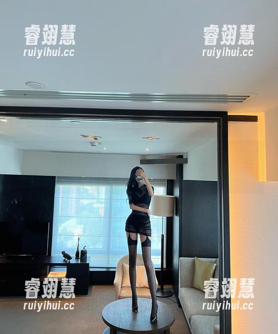 葛征 微密圈 - 这组作品里的白衬衫照,葛征竟然把简单穿出了千种风情!
