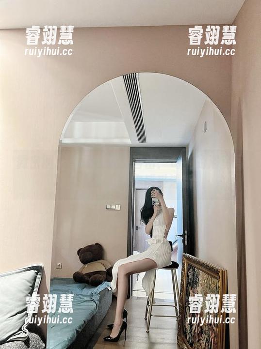 微密圈 - 当黑色遇见自由：葛征的浴室写真套图，带你感受清新