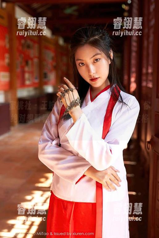 蜜桃社-王婉悠Queen 蜜桃社 - 王婉悠Queen的豹纹写真集:你绝对想看看她如何驯服这个‘野性’性格精选!