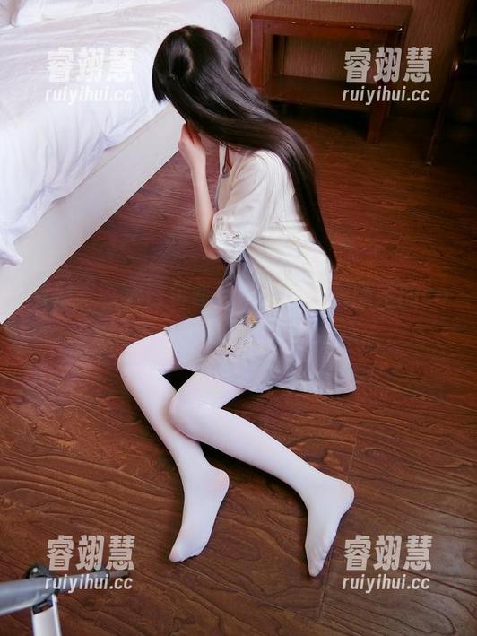 西尔酱 夏日来临,西尔酱已准备好!跟随她的cos图集,遇见不一样的清凉。