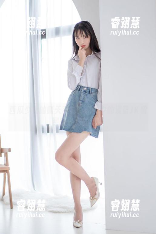 西瓜少女 西瓜少女的晴天写真:原图中的淡蓝JK和民宿私房的氛围