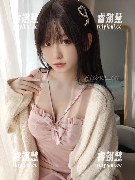 迷之呆梨特别摄影集：自撮写真里的猫咪日常