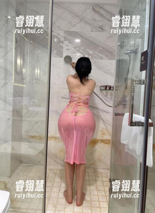 微密圈 - 迷人的五姨太最新图册：阳光直射，慢慢解锁你的内心小剧场