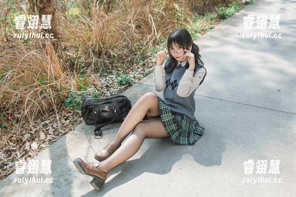 逐月Su 逐月Su秘书的原图心事:套图中的每个呼吸都很真实