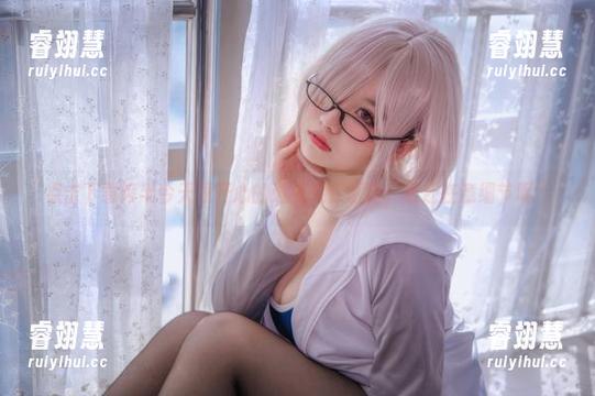 点击下载阿半今天很开心的透明女仆原图，谁还在意细节呢？