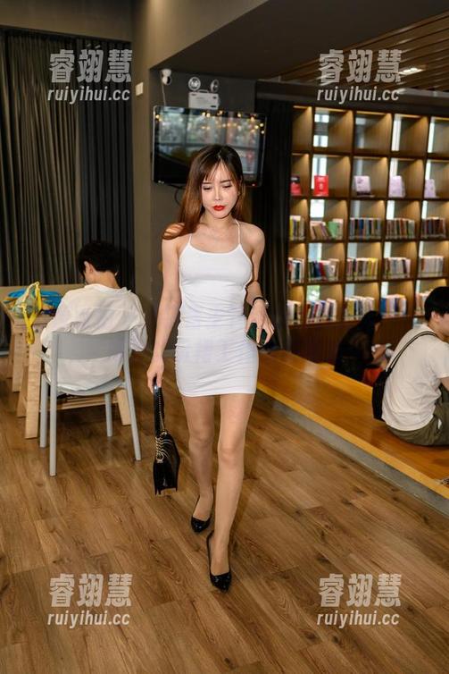 魔镜街拍-婷婷 魔镜街拍 - 当销售主管邂逅私房艺人——婷婷的粉裙工作成果曝光