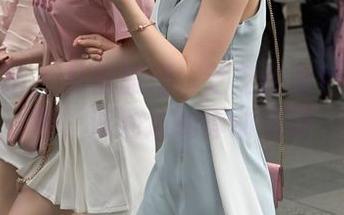 魔镜街拍 - 私房旅行：芝芝的蓝色泳衣图包，泳池边的悸动瞬间