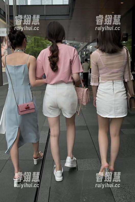 魔镜街拍 魔镜街拍图包:精选牛仔热裤美女,害我反复看这码数!