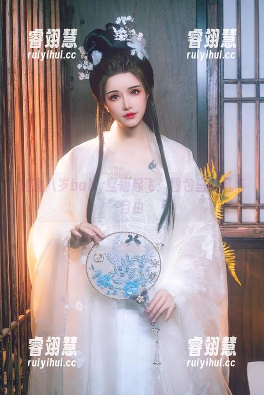 随鹿八岁baby空姐起飞：图包里的风与自由