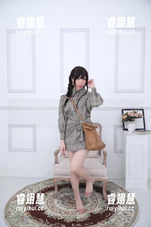 鹿野希 鹿野希的水钻内衣套,高清壁纸中那一丝晕眩的优雅